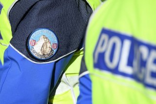 Plusieurs cas de vol à l'astuce, de type "faux policiers", ont été signalés dans le Haut-Valais (image symbolique).